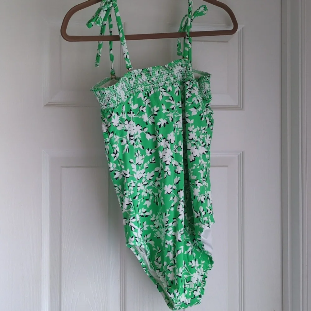 EUC Sz 12 Draper James Lands End Green Floral Swimsuit Smocked Convertible Strap